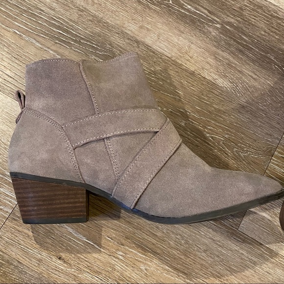AEO Leather Ankle Boots - Picture 5 of 12